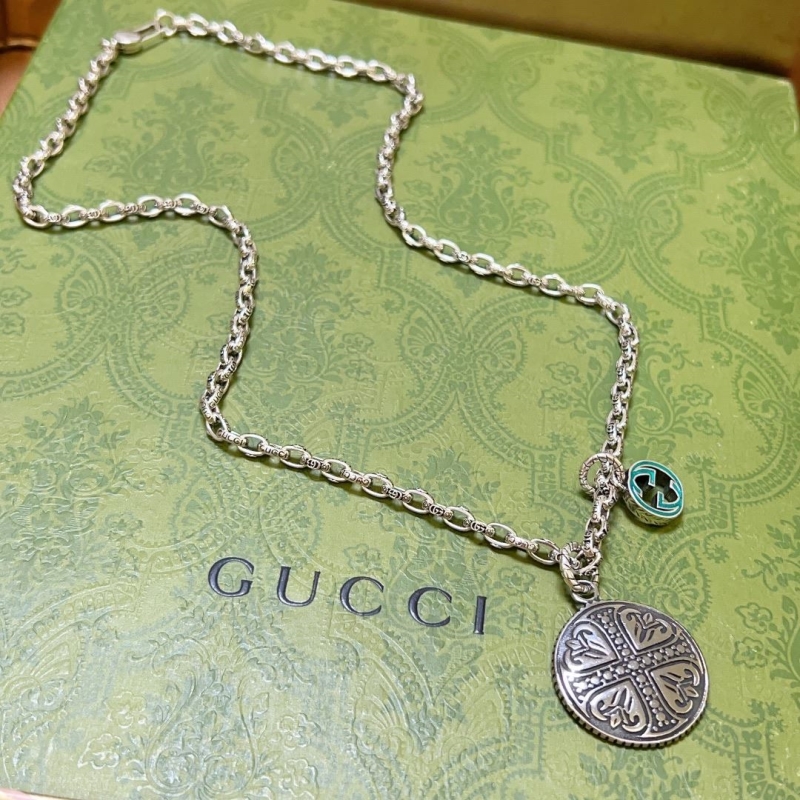 G*u*i necklaces